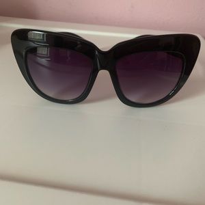 Cat eye sunglasses